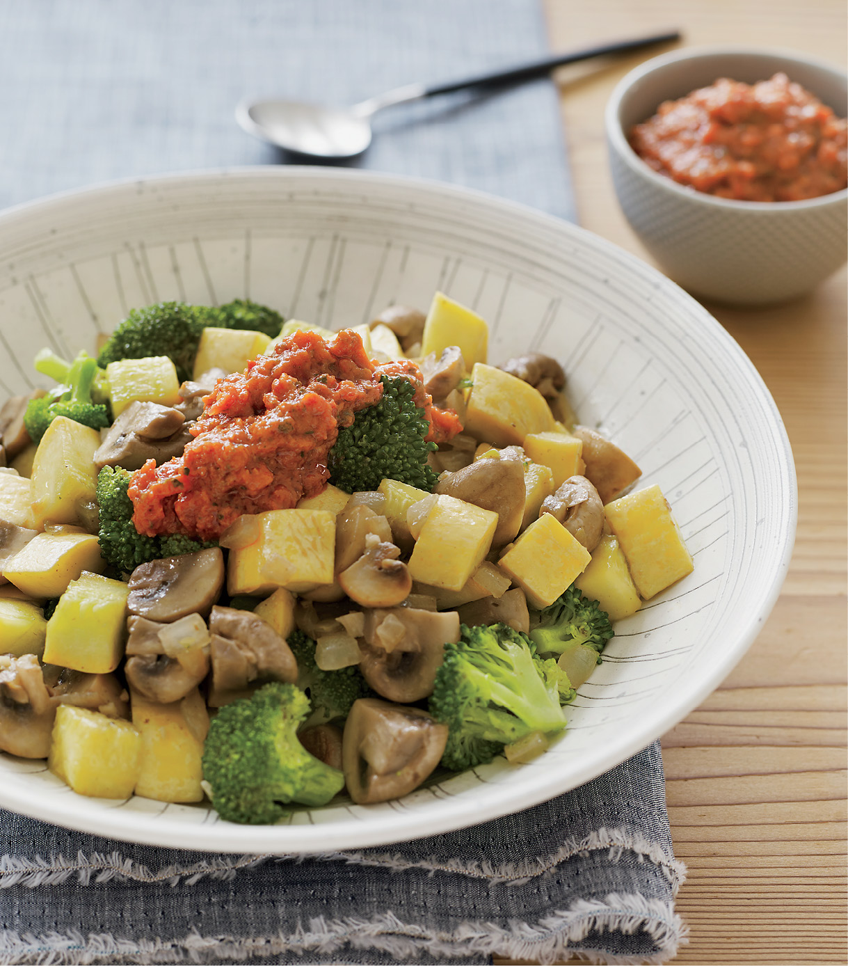 Broccoli, mushrooms, and yellow squash with red pepper sauce recipe