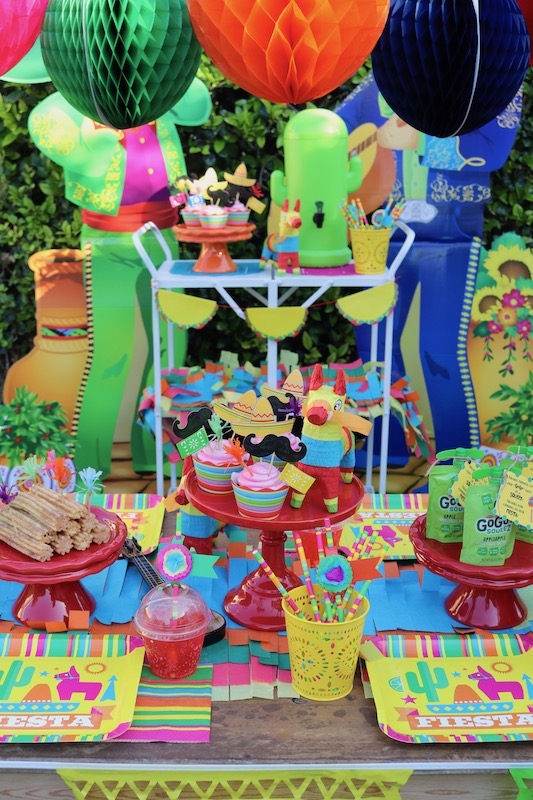 How to throw a kid friendly Fiesta! LAURA'S little PARTY