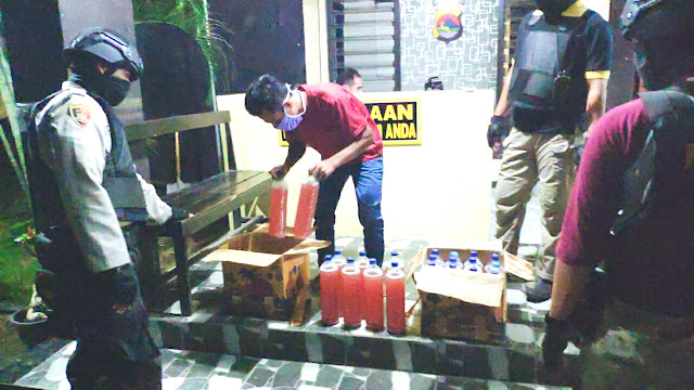 Polsek Keruak Amankan 21 Botol Miras Jenis Tuak