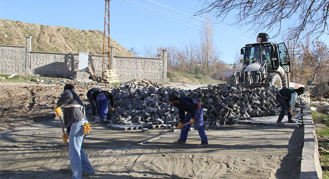 Diyarbakır Silvan Belediyesinden kilitli parke taşı çalışması Diyarbakır Silvan Belediyesinden kilitli parke taşı çalışması