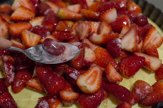 Kuchen de miga relleno de frutillas