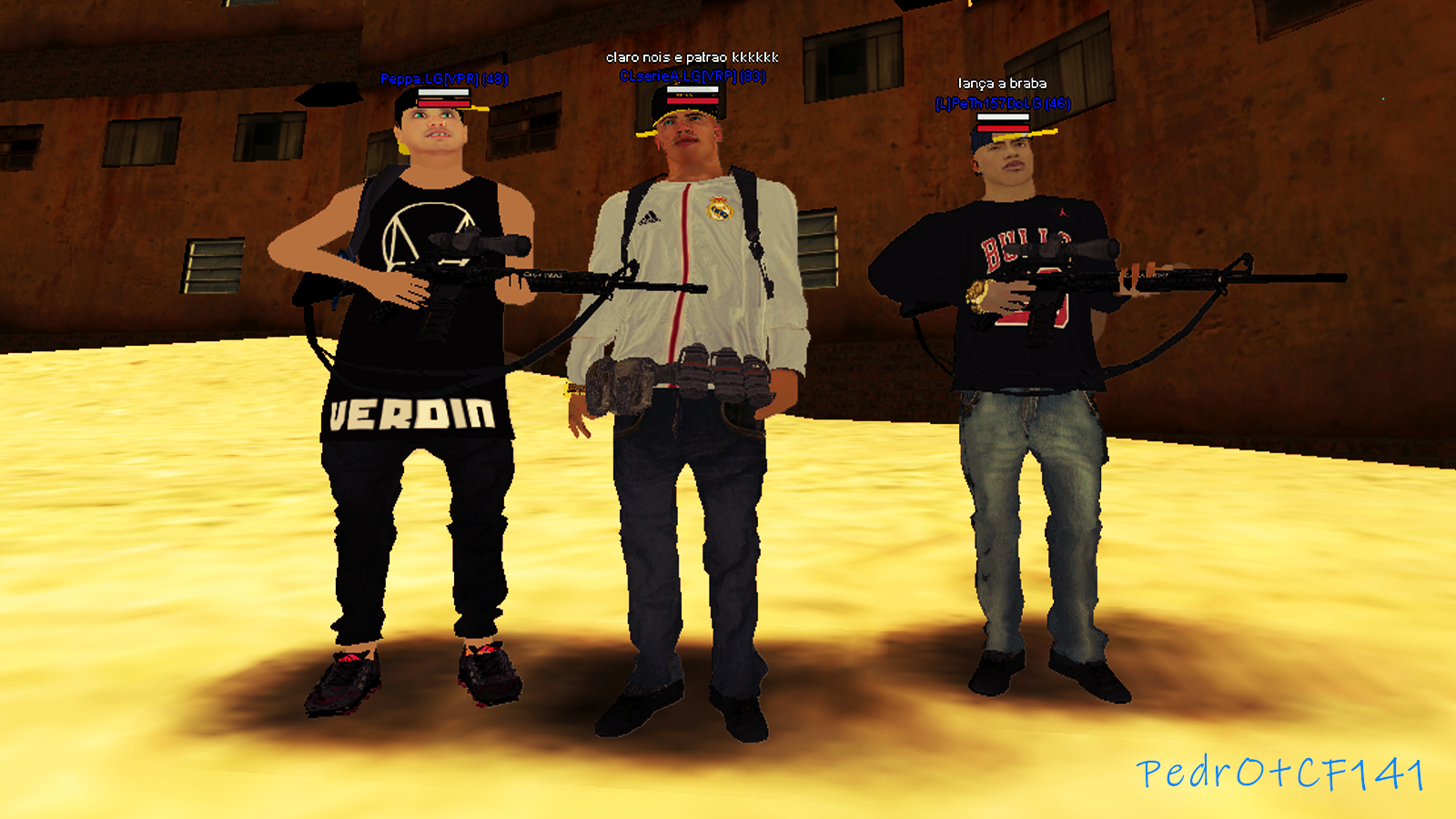 Traficantes se exibem para equipe de Reportagem.