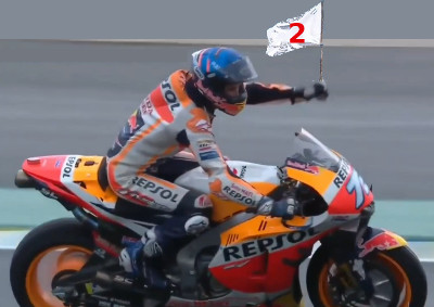 alex marquez segundo en francia motogp 2020 alex marquez con bandera 2