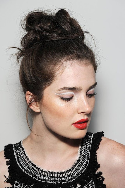 WHISPER blog: EM BRANCO #make #makeup #branco #delineador #white #eyeliner #redlips