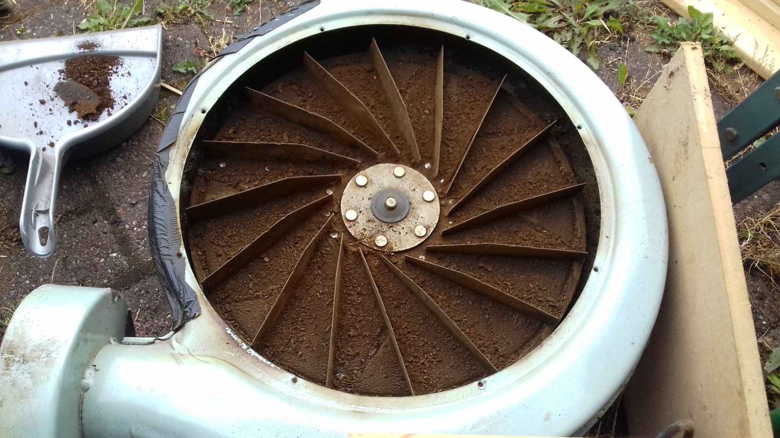 Extractor fan cleaning