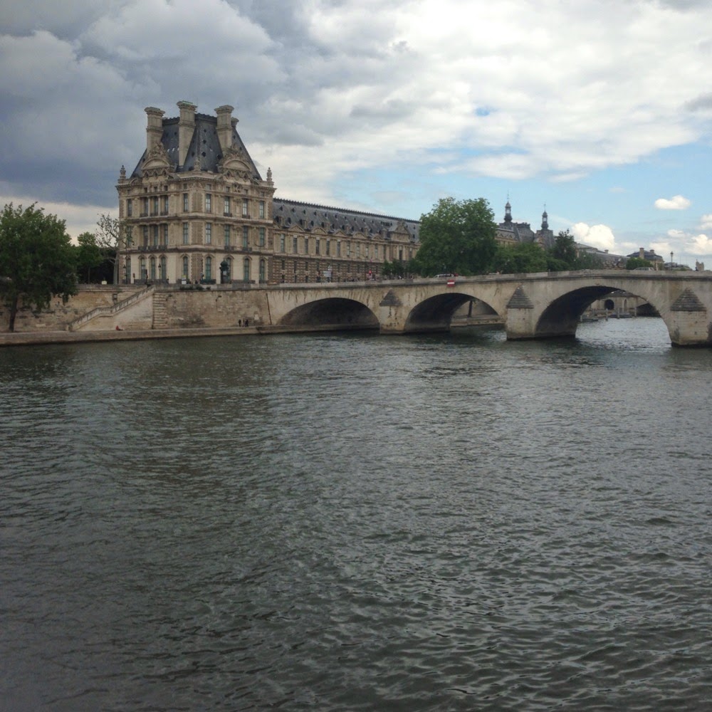 Balade Le Long De La Seine Paris Isabelle Kessedjian: Balade sur les bords de Seine à Paris.