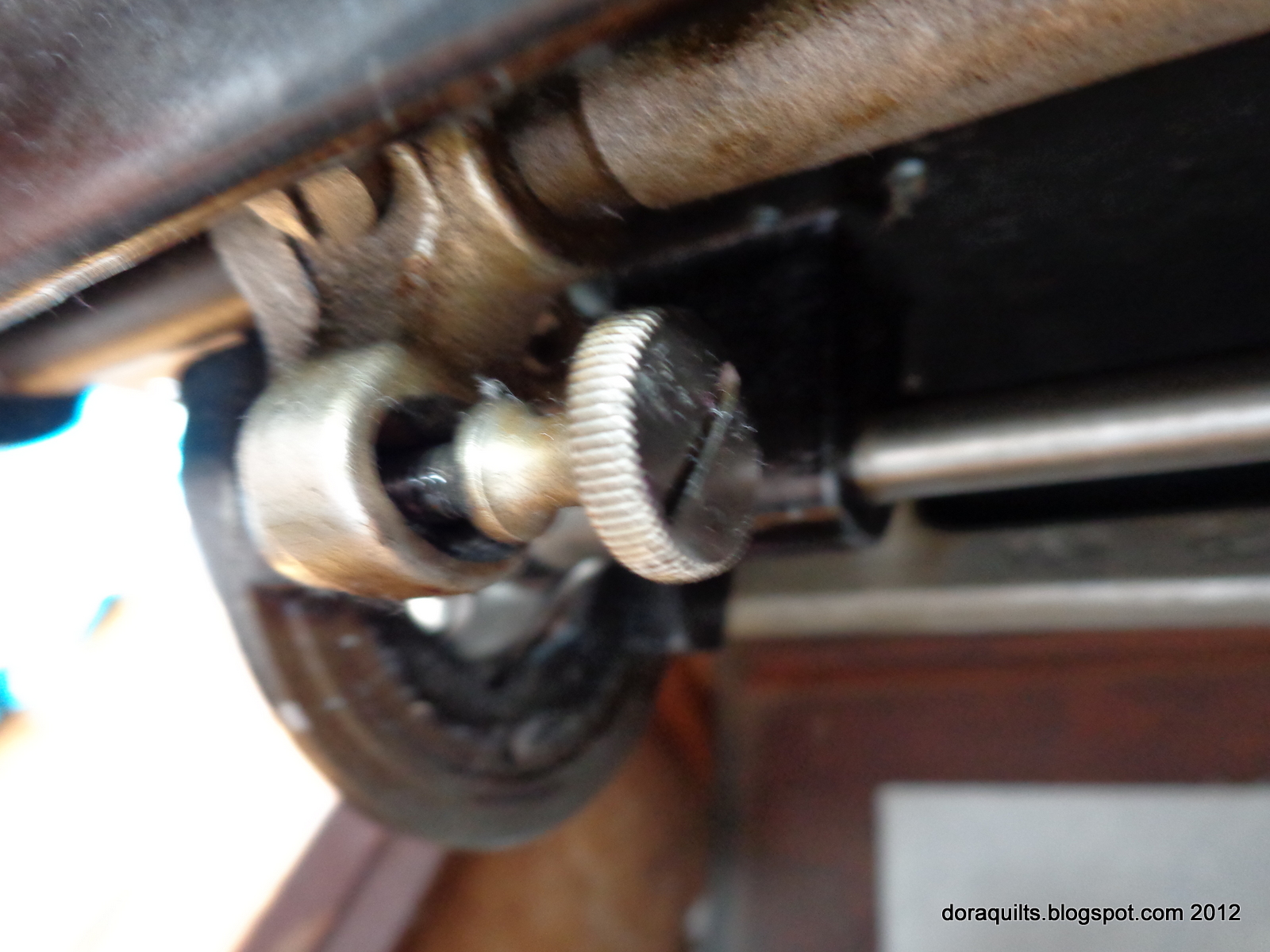 Dora Quilts New Quilt Visitors and How to Lower Feed Dogs on Singer 15