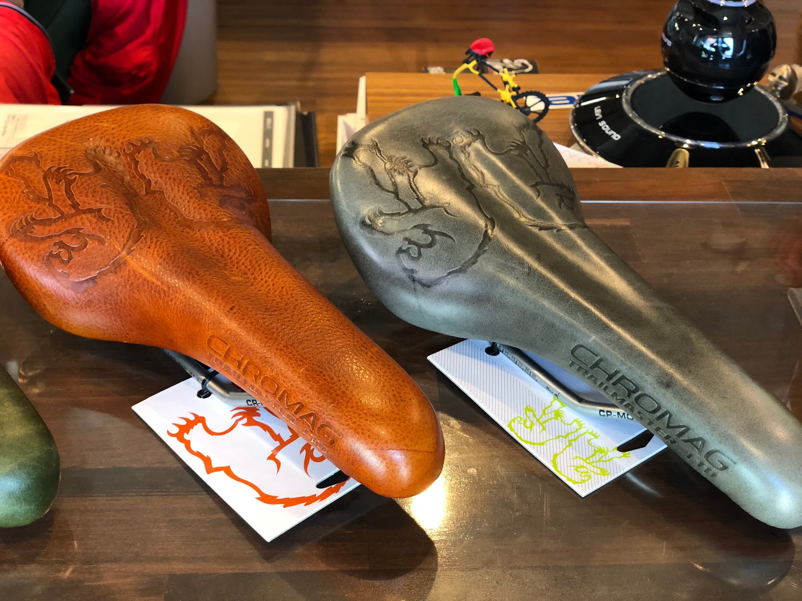【送料込】クロマグ・トレイルマスター リミテッド（本革） Amazon.com : Chromag Trailmaster Ltd Dt Saddle Pine, 140Mm