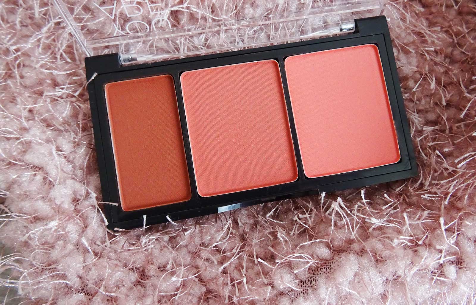 palette You are Blush and Bronzer, de You Are Cosmetics