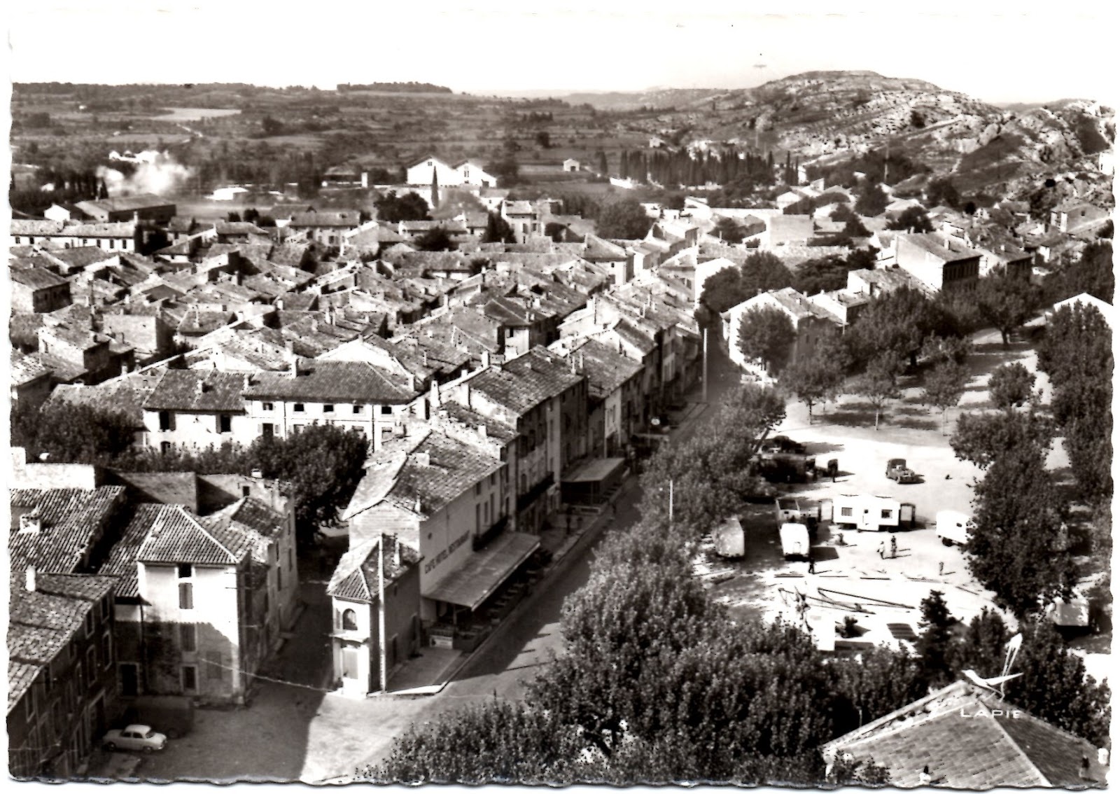 Roquemaure Cartes Postales Vue Aérienne Roquemaure La Place De La