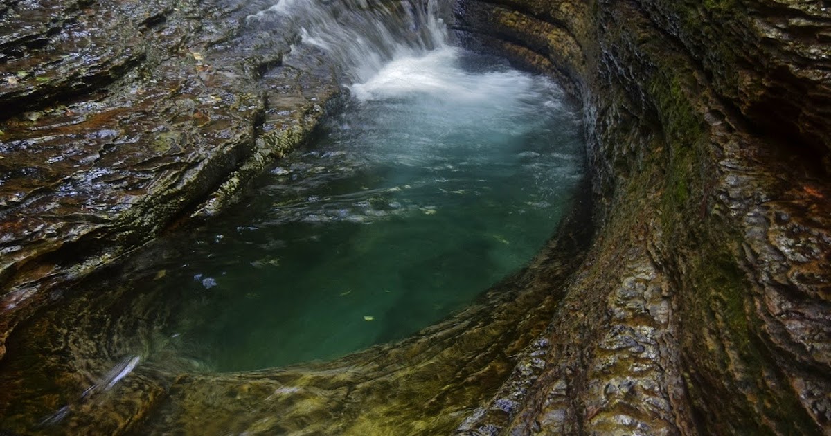 Waterfall Hero Hikes Devil's Bathtub (Jefferson)