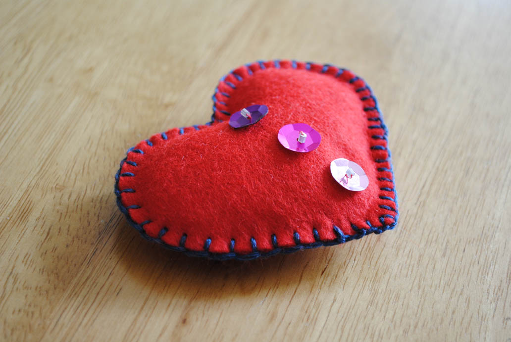 happy to make How to make a felt heart stuffed with cotton or lavender