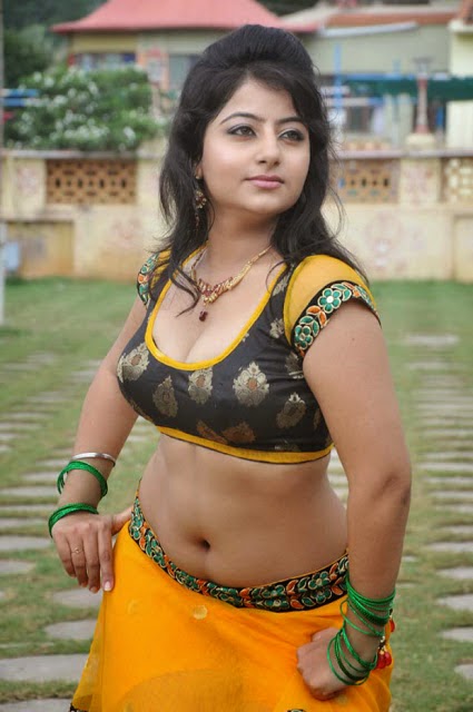 Sonu Singh Hot Sexy Cleavage And Sexy Navel Photos Height Wiki 