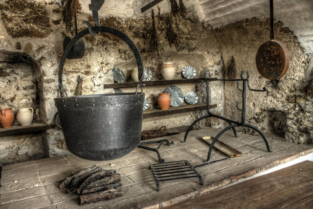 Bone analyses tell about kitchen utensils in the Middle Ages
