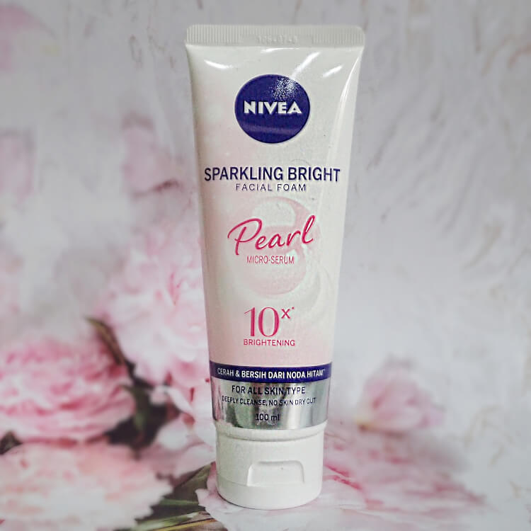 Persiapan Traveling Agar Perjalanan Aman dan Menyenangkan tentang-nivea-sparkling-bright-facial-foam