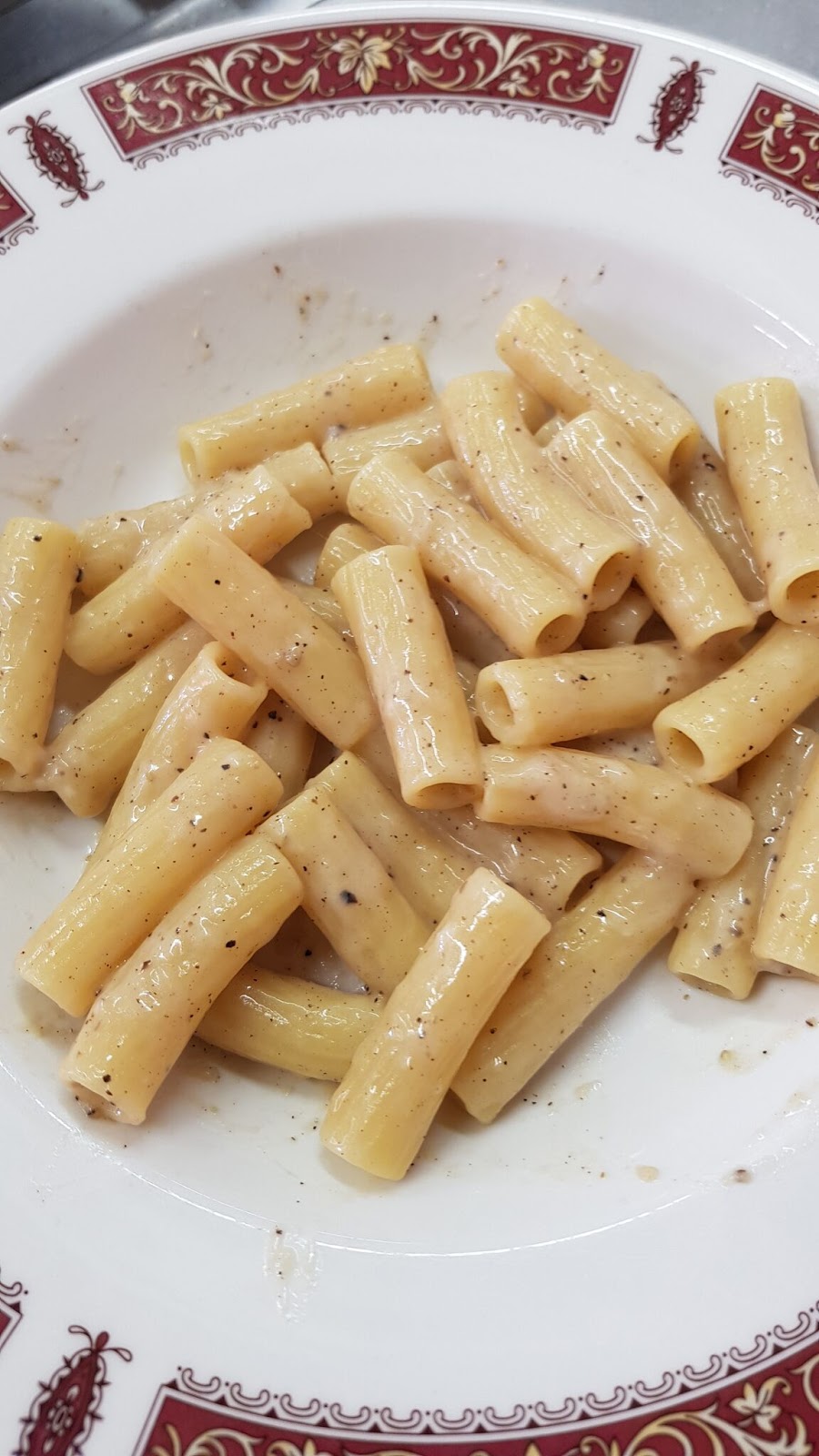 kiattacicova rigatoni cacio e pepe