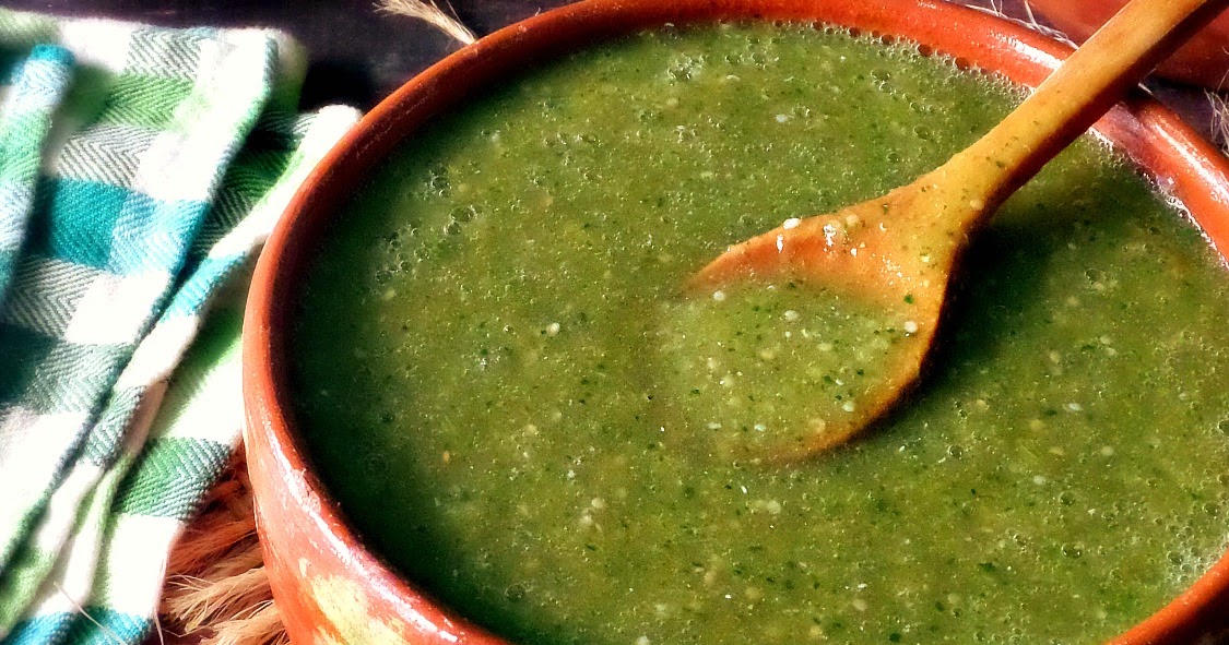 Spicy Serrano Chile Salsa Verde - La Cocina de Leslie