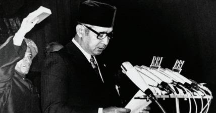 Sejarah Indonesia XII BAB 4 Sistem dan Struktur Politik dan Ekonomi