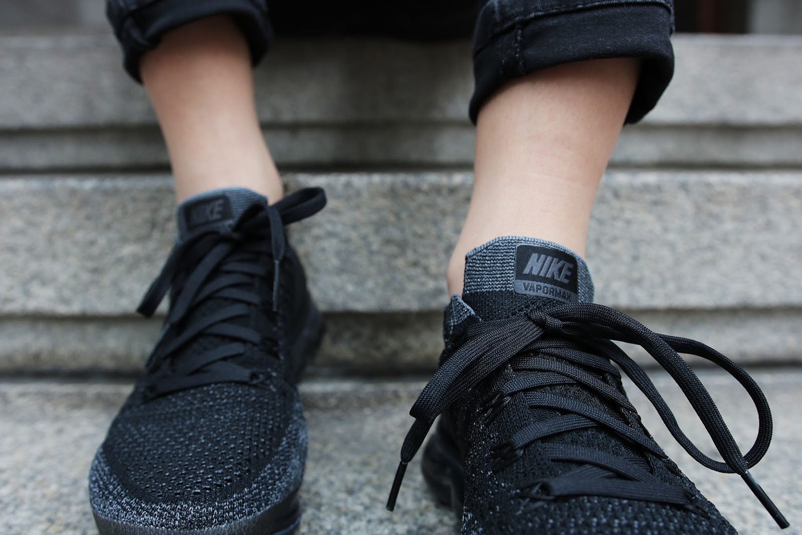 black vapormax outfit