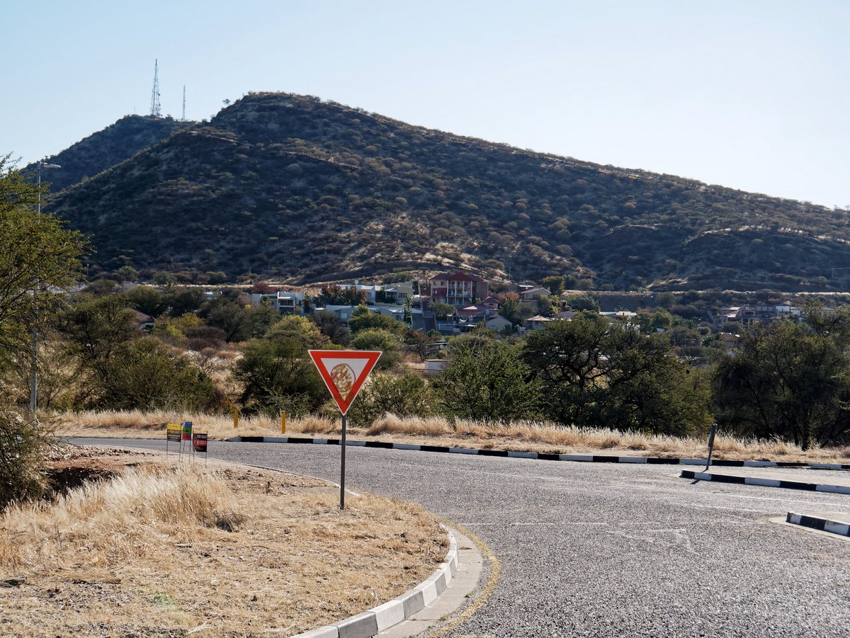 Вшестером по Намибии на джипах в пандемию Вшестером по Намибии на джипах в пандемию