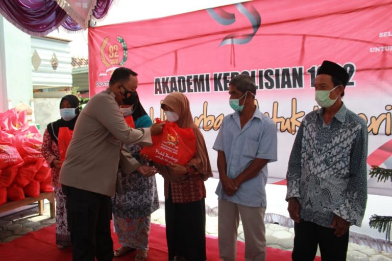 Rezeki Warga Kecamatan Sayung yang Menjalankan Prokes dengan Disiplin