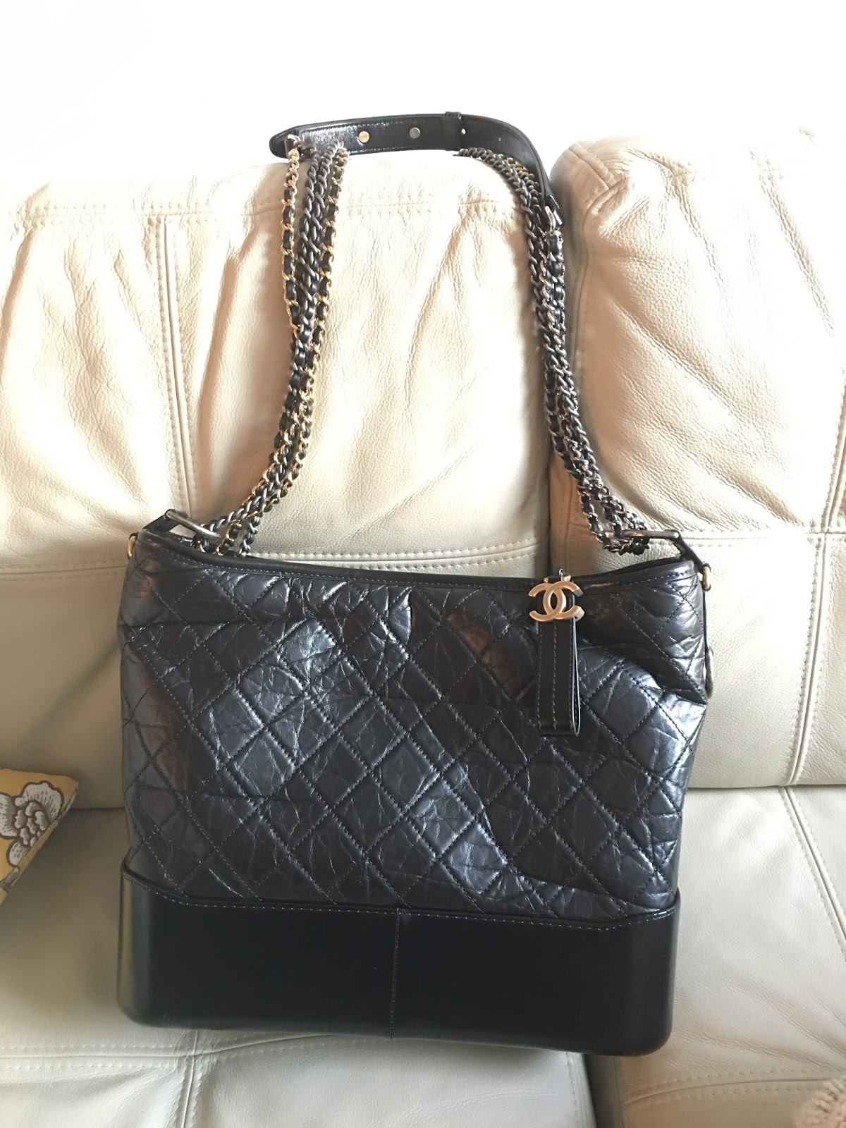 As promised to adorable_advantage80 . Here are pics of my well used and  repaired 80's Chanel work bag .. I love this old bag.. : r/chanel