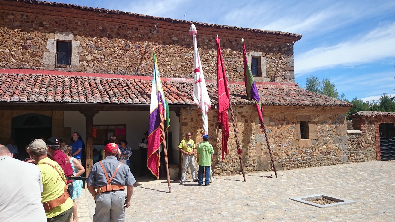 Pendones en Santa Olaja de la Accion