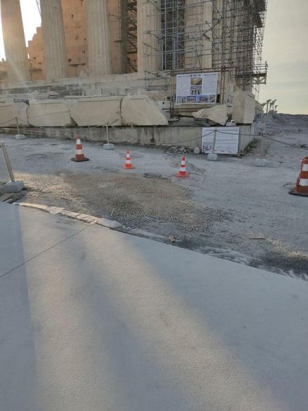 Αντιδράσεις προκαλούν οι νέοι διάδρομοι στην Ακρόπολη – Tι απαντά το υπουργείο Πολιτισμού