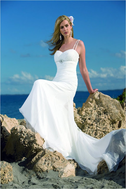 Glambox:Beautiful make~up is our hallmark!: Beach Wedding Dresses!