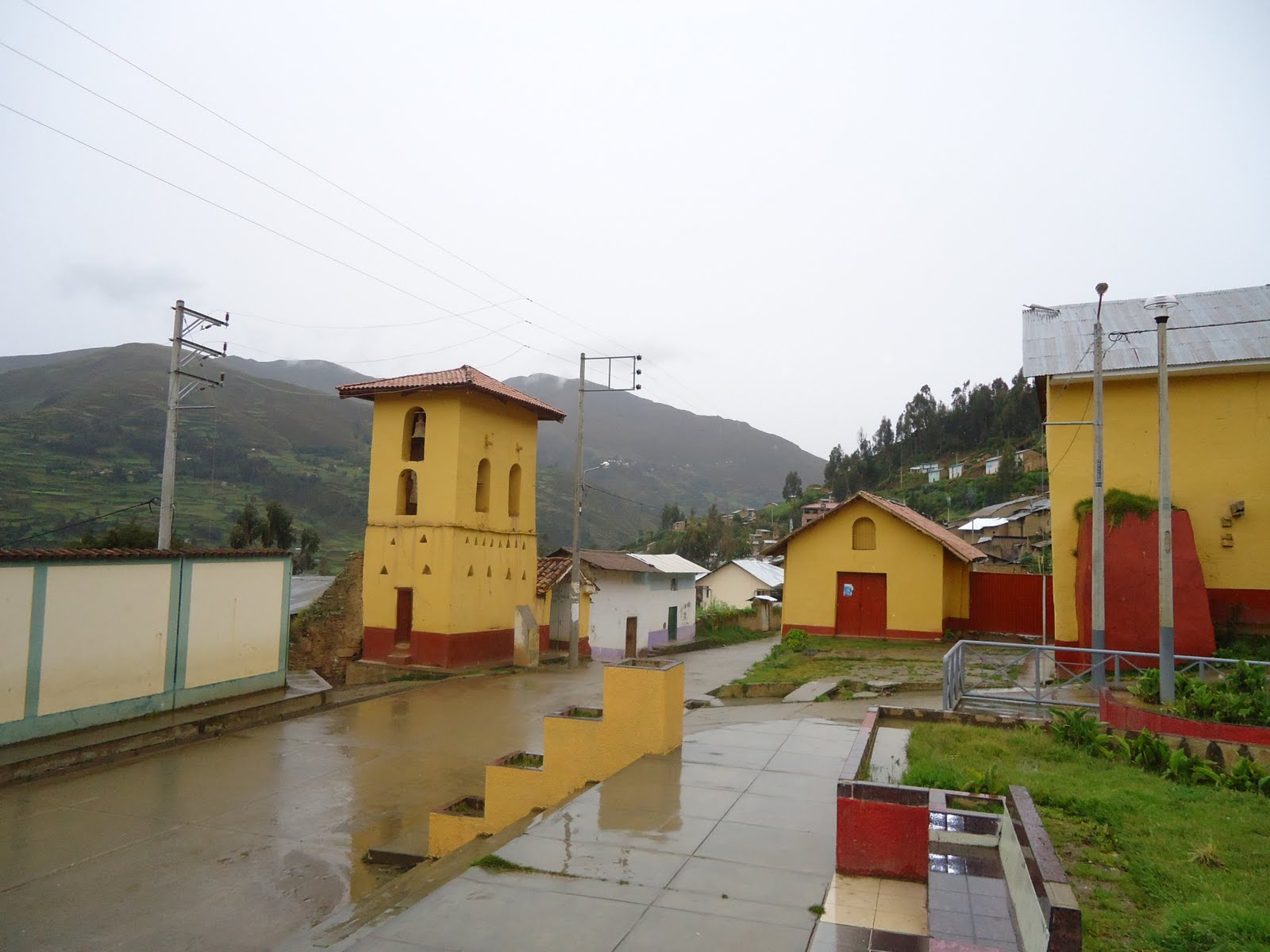 HUÁNUCO FOTOS PLAZA DE ARMAS DE CHAVINILLO