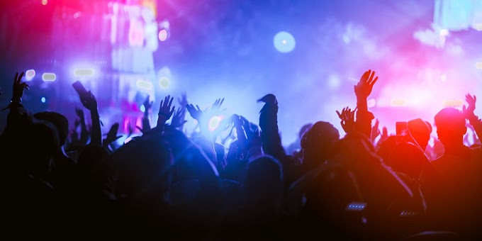 Χαλκίδα: Το αδιαχώρητο σε γνωστό καλοκαιρινό κλαμπ -Με αυτοκόλλητα στις κάμερες των κινητών για να μην ανεβαίνουν stories  