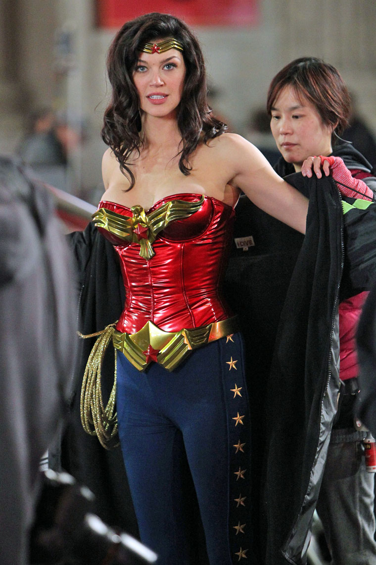 0330-adrianne-palicki-wonder-woman-02.jpg