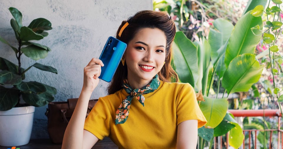 Hot girl….  Huawei Nova 3e