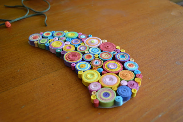 Circul Magic Making of: Colier Quilling Curcubeu Fericire Circul Magic Making of: Colier Quilling Curcubeu Fericire