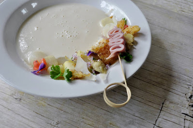 Spargelsuppe mit Parmesan
