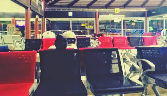 Foto Ruang Tunggu Keberangkatan Di Bandara Soeta
