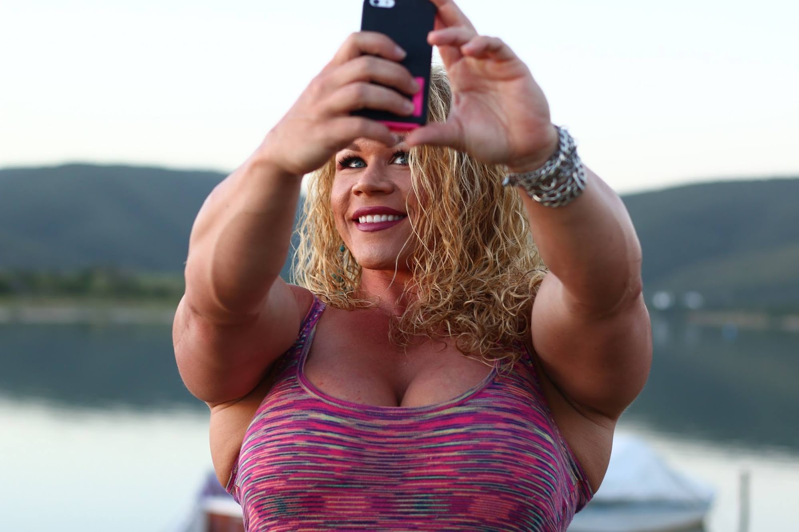 An alle: Aleesha Young braucht Hilfe.