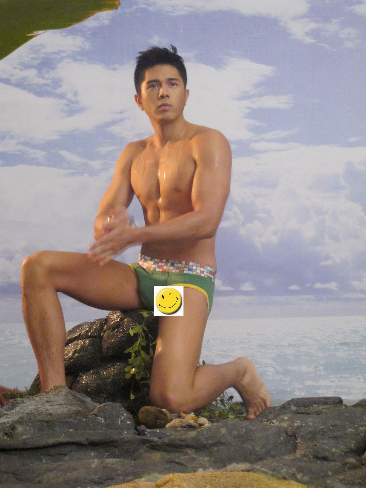 Paulo Avelino Bench Photo Scandal