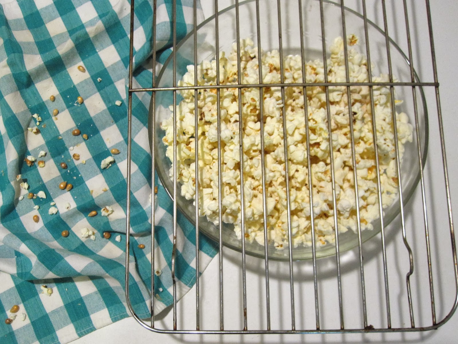 DIY Easy Homemade Stove Top Popcorn (with a variety of seasoning ideas
