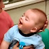 La alegría de un bebé que escucha por primera vez a su mamá