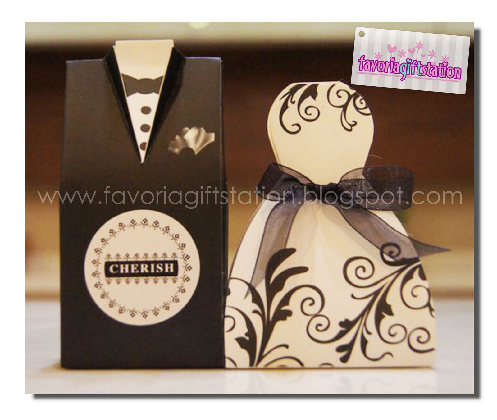 Favoria Gift Station Cherish Bride & Groom Favor Box