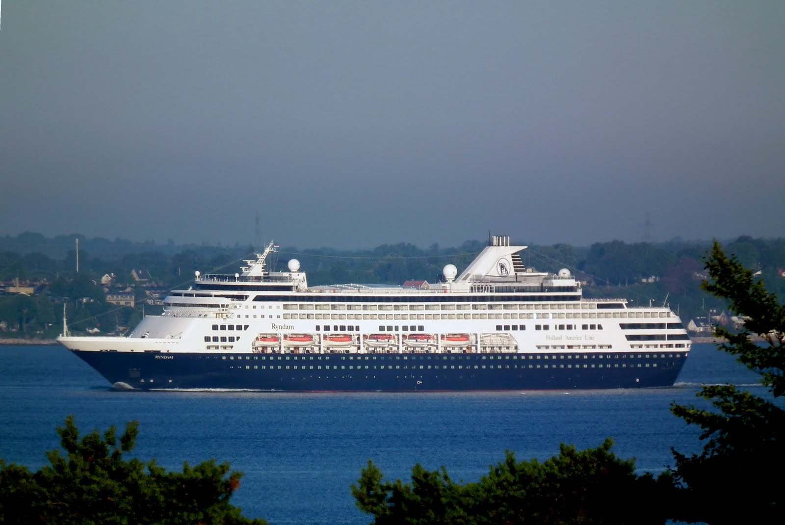 The Things I Enjoy: The Holland America Line´s Ryndam in the Sound