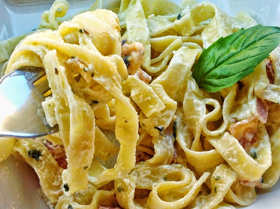 FETUCCINI CON CREMA DE LECHE Y BACON