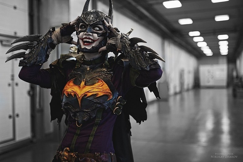 Ultra Tendencias: Cosplay: Extraordinaria fusión de Batman y Joker femenino