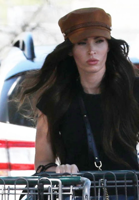 DC COMICS AND ARROWVERSE : TMNT STAR - Megan Fox in Street Outfit - LA 2020