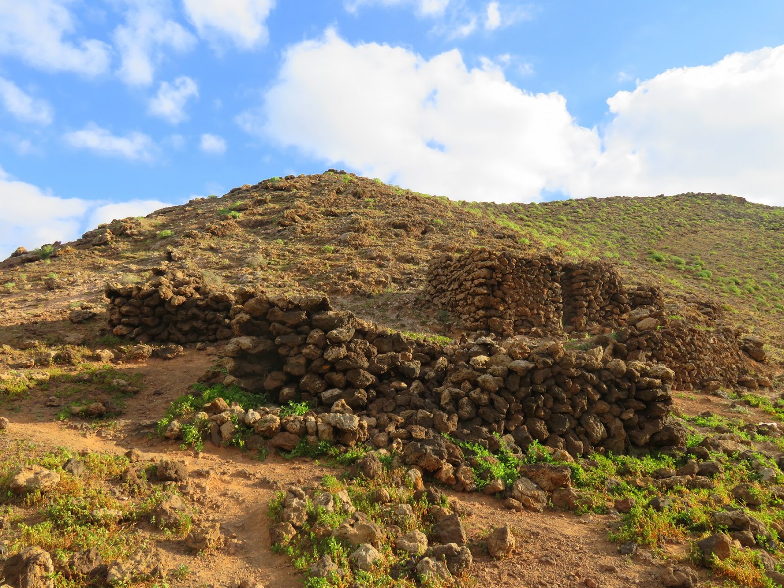 En Busca del Hada Azul Ruta Volcán de la Caldera Blanca En Busca del Hada Azul Ruta Volcán de la Caldera Blanca