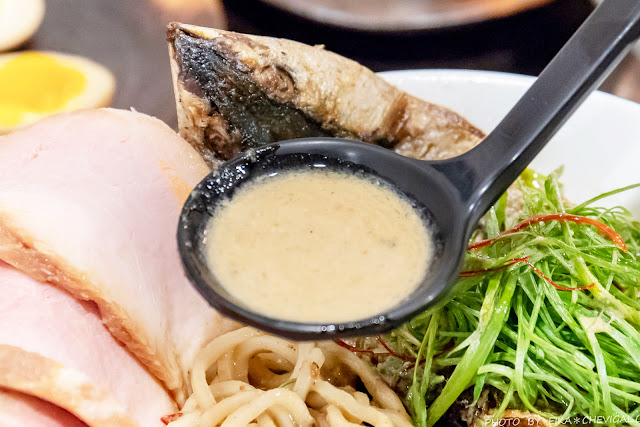 麵屋聚│傳統市場內的低調拉麵小店！竟有道地日本湯頭口味，還有可遇不可求的秋刀魚拉麵！