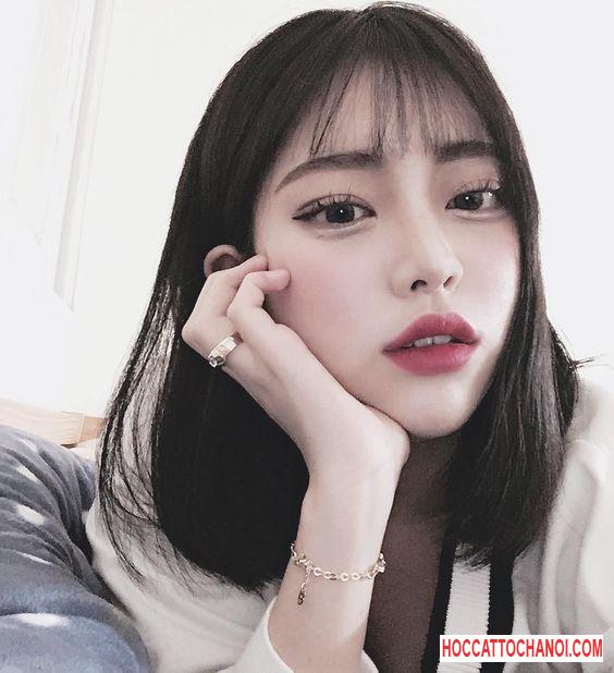 Những khuôn mặt tròn xoe cùng tóc mái thưa này sẽ khiến chị em lao đi cắt tóc mái ngay Những khuôn mặt tròn xoe cùng tóc mái thưa này sẽ khiến chị em lao đi cắt tóc mái ngay