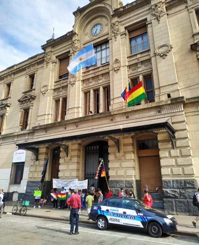 Consulado de Bolivia en Bueno Aires tomado por masistas desde noviembre de 2019 / TWITTER