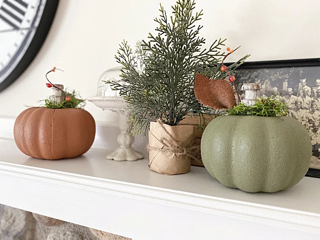 fall mantel with pumpkins